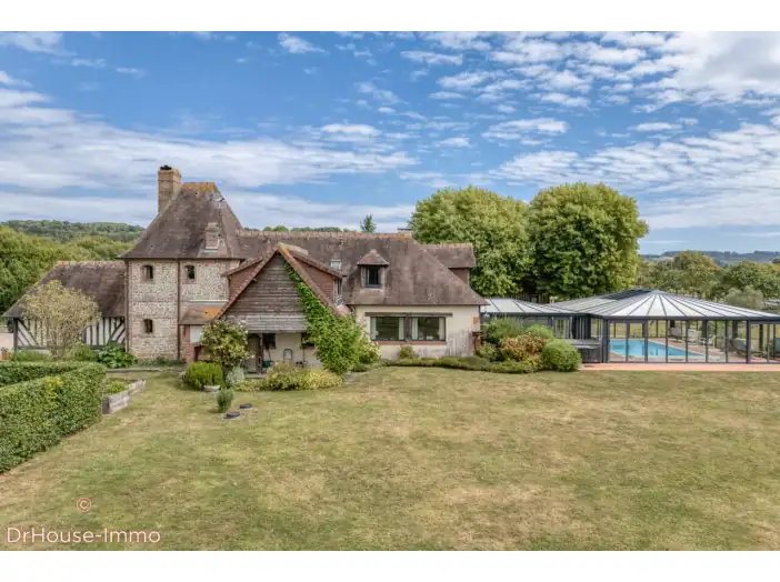 Maison 6 pièces de 260 m² - Cambremer (14340)