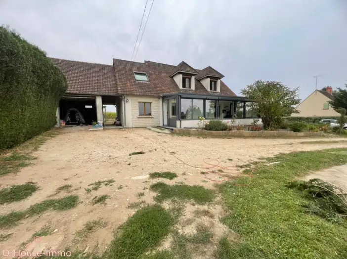 Maison 7 pièces de 153 m² - Quiers-sur-Bézonde (45270)