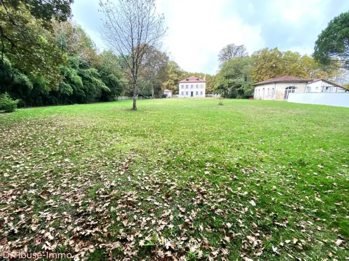 Maison 8 pièces de 350 m² - Dax (40100)