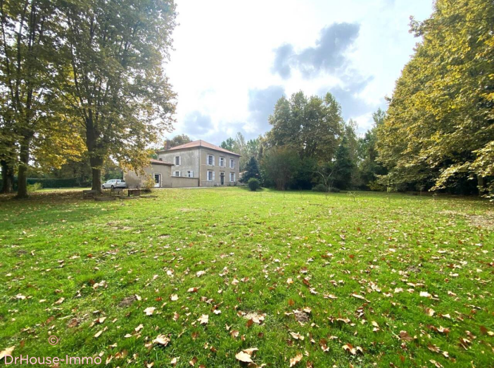 Maison de 350m² - 8 pièces