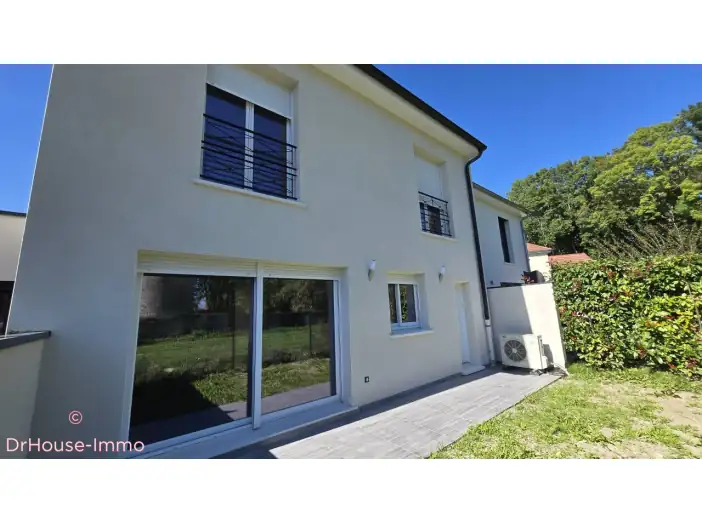 Maison 7 pièces de 140 m² - Saint-Julien (21490)