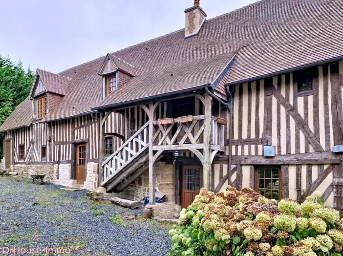 Maison 5 pièces de 223 m² - Bonnebosq (14340)