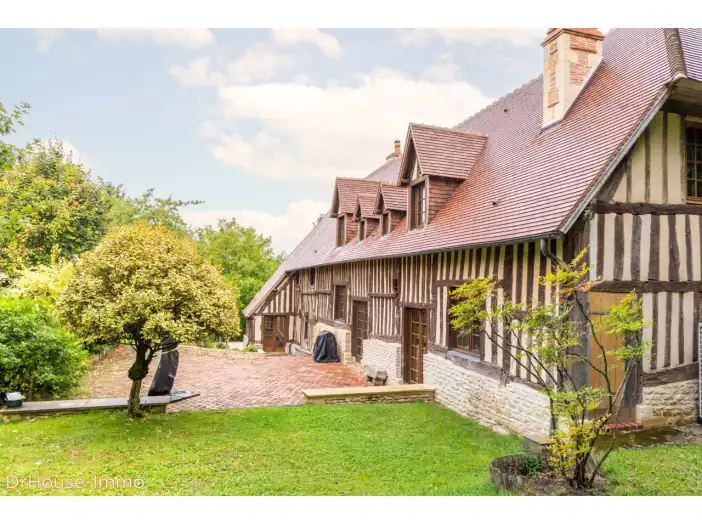 Maison 5 pièces de 223 m² - Bonnebosq (14340)