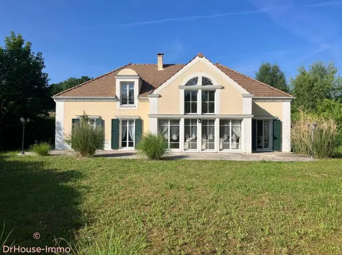 Maison 7 pièces de 194 m² - Montévrain (77144)