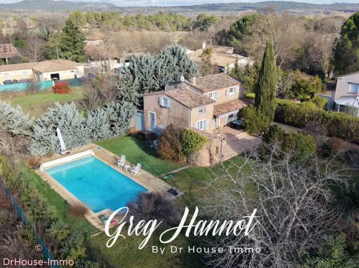 Maison 5 pièces de 140 m² - Mazaugues (83136)