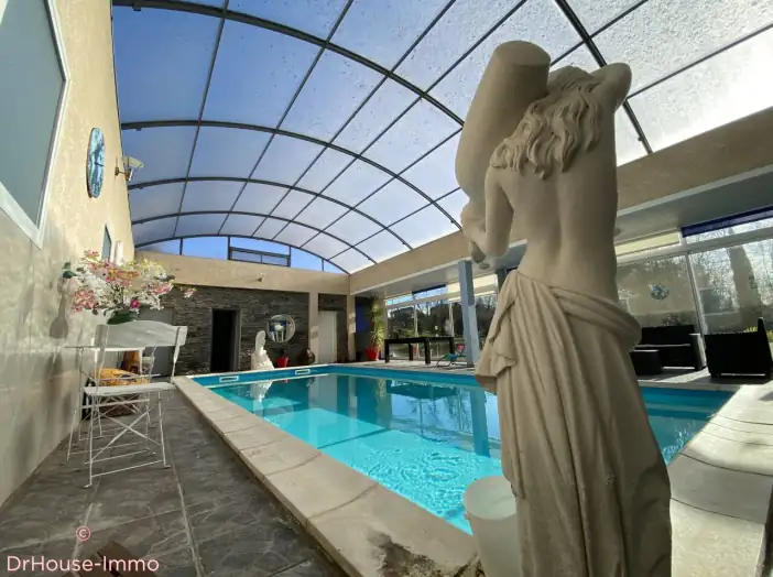 Maison 7 pièces de 295 m² - Le Vernet (09700)