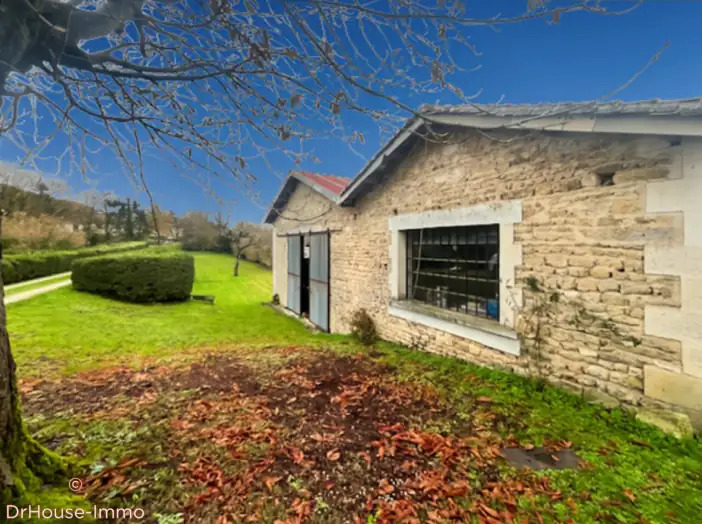 Bien immobilier 2 pièces de 150 m² - Champniers (16430)