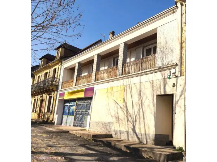 Immeuble 12 pièces de 400 m² - Excideuil (24160)