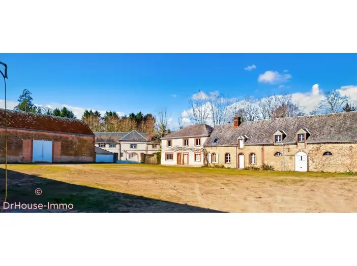 Maison 9 pièces de 303 m² - Illiers-Combray (28120)