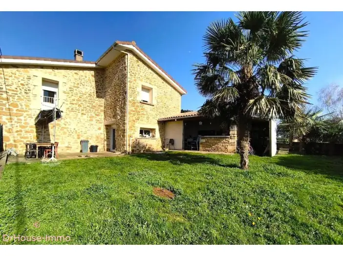 Maison 7 pièces de 135 m² - Thiviers (24800)