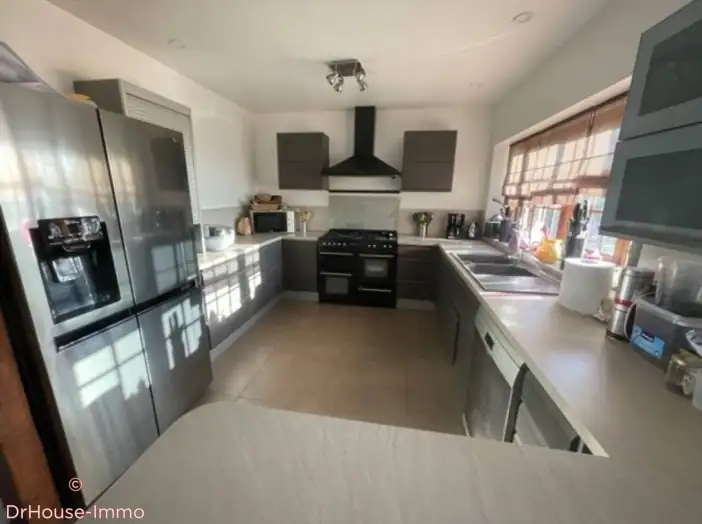 Maison 9 pièces de 275 m² - Villebéon (77710)