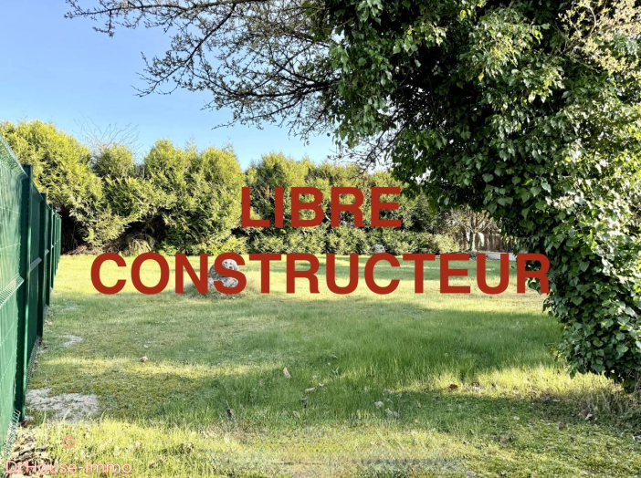 Terrain de 700m²