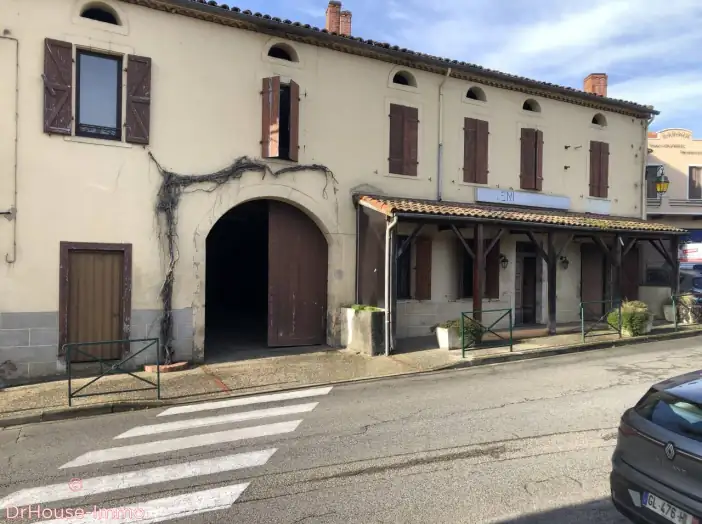 Maison 20 pièces de 600 m² - Pailhès (09130)
