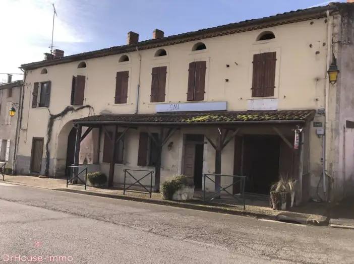 Maison 20 pièces de 600 m² - Pailhès (09130)