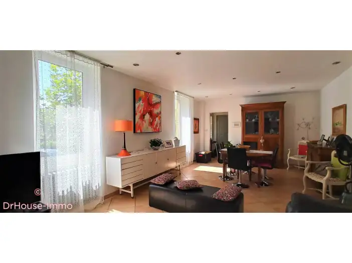 Immeuble 10 pièces de 195 m² - Alès (30100)