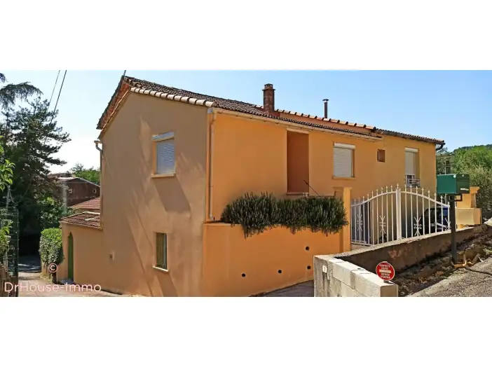 Immeuble 10 pièces de 195 m² - Alès (30100)