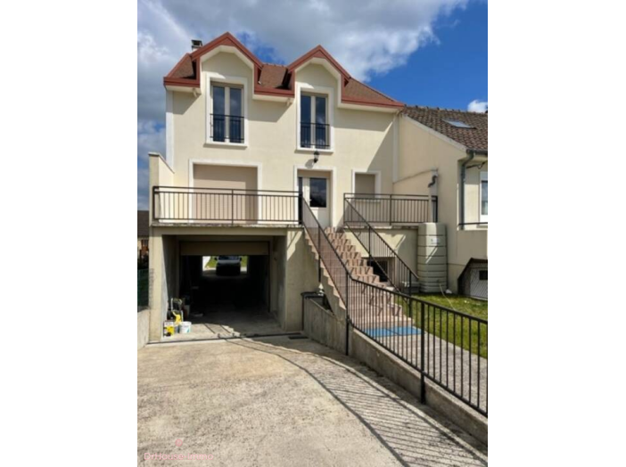 Maison 8 pièces de 200 m² - Nemours (77140)