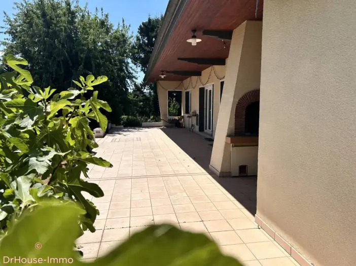 Maison 6 pièces de 205 m² - Saint-Bernard (01600)