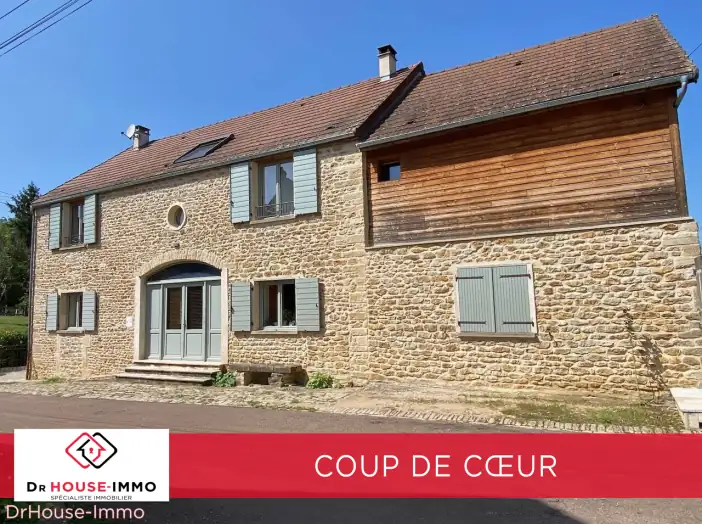 Maison 6 pièces de 256 m² - Avallon (89200)