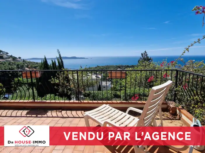 Maison 4 pièces de 90 m² - Carqueiranne (83320)