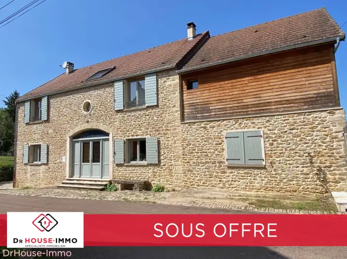Maison 6 pièces de 256 m² - Avallon (89200)