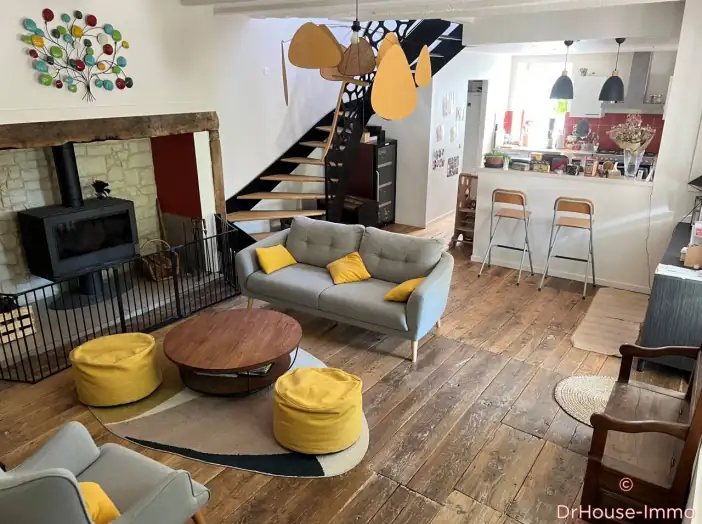 Maison 5 pièces de 148 m² - Saint-Julien-Maumont (19500)