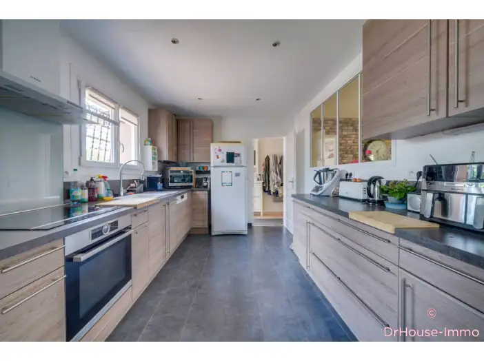 Maison 6 pièces de 153 m² - Artigues-près-Bordeaux (33370)