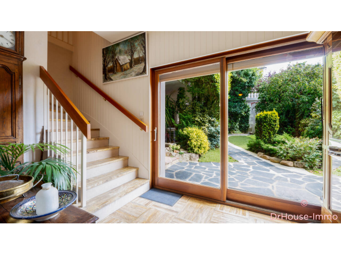 Maison de 300m² - 9 pièces