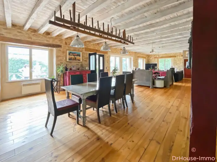 Maison 8 pièces de 230 m² - Reygade (19430)