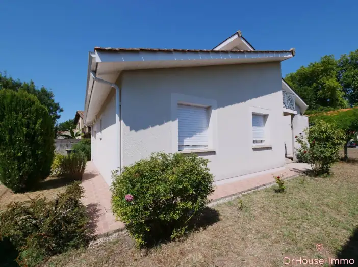 Maison 4 pièces de 135 m² - Castelnau-de-Médoc (33480)