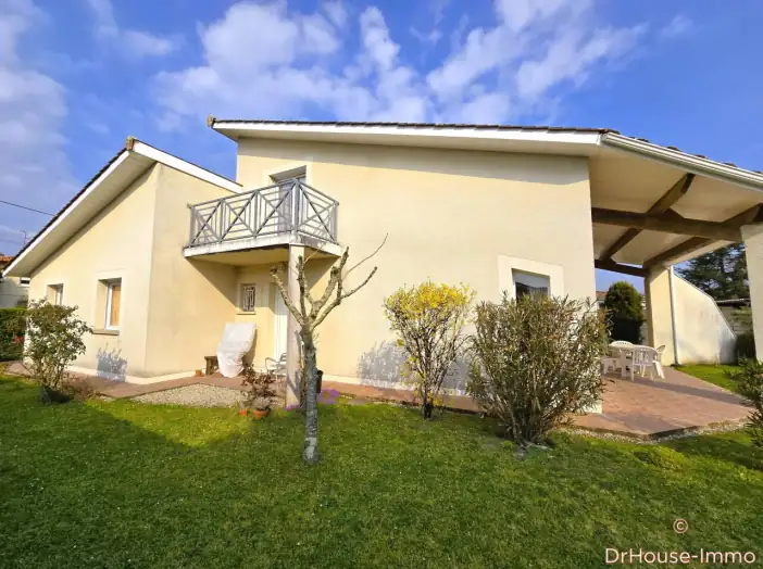 Maison 4 pièces de 135 m² - Castelnau-de-Médoc (33480)