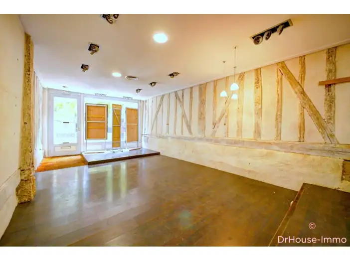 Immeuble 8 pièces de 200 m² - Troyes (10000)