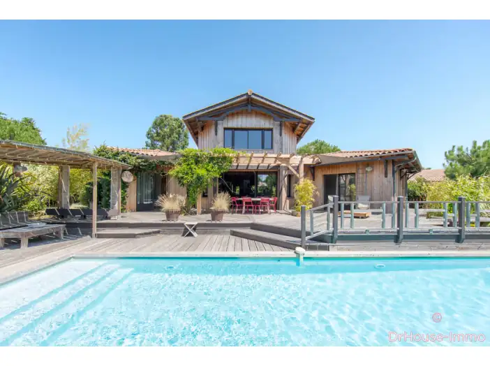 Maison 5 pièces de 195 m² - Lège-Cap-Ferret (33950)