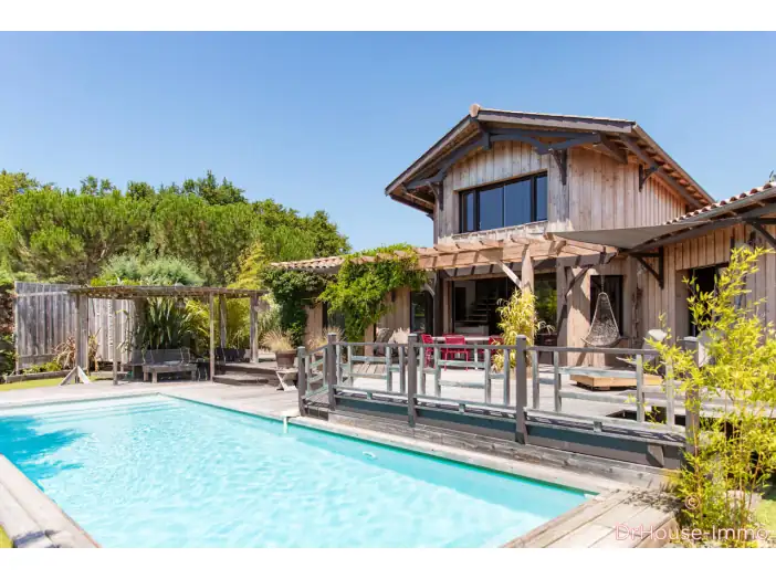 Maison 5 pièces de 195 m² - Lège-Cap-Ferret (33950)