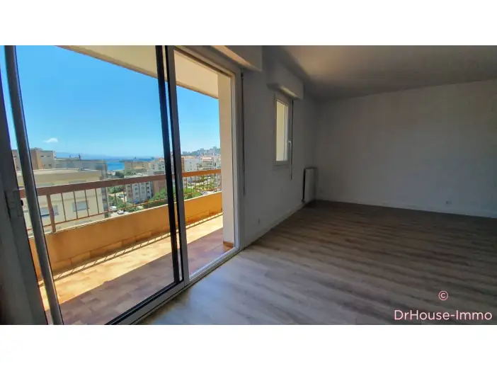 Appartement 3 pièces de 93 m² - Ajaccio (20000)