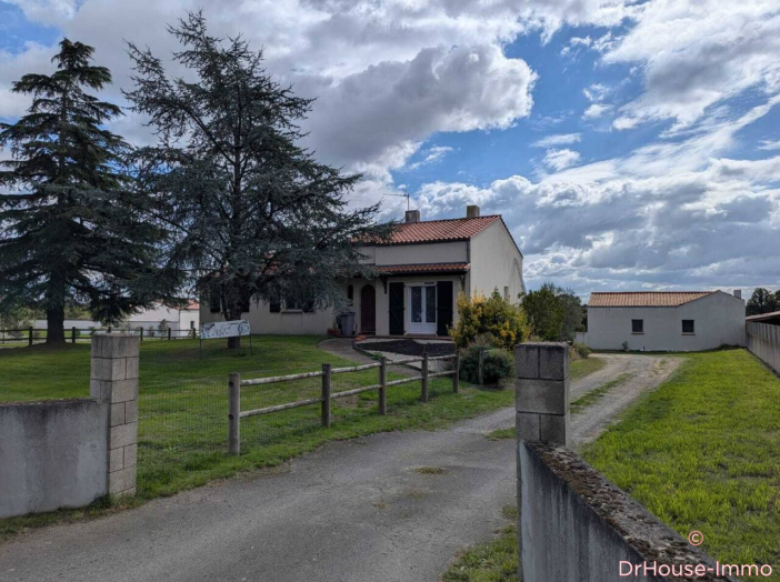 Maison 6 pièces de 112 m² - Lège (44650)