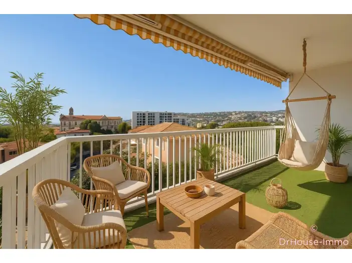 Appartement 4 pièces de 99 m² - Nice (06000)