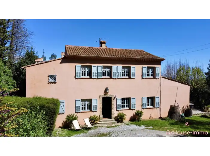 Maison 6 pièces de 199 m² - Grasse (06130)