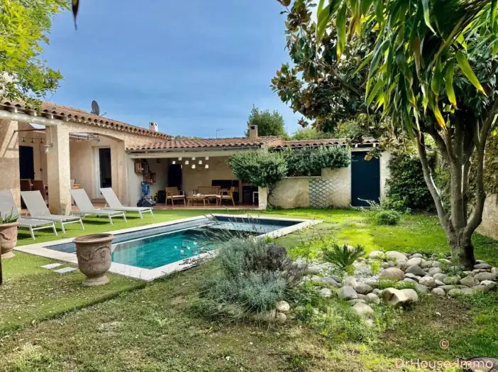 Maison 5 pièces de 115 m² - Pertuis (84120)