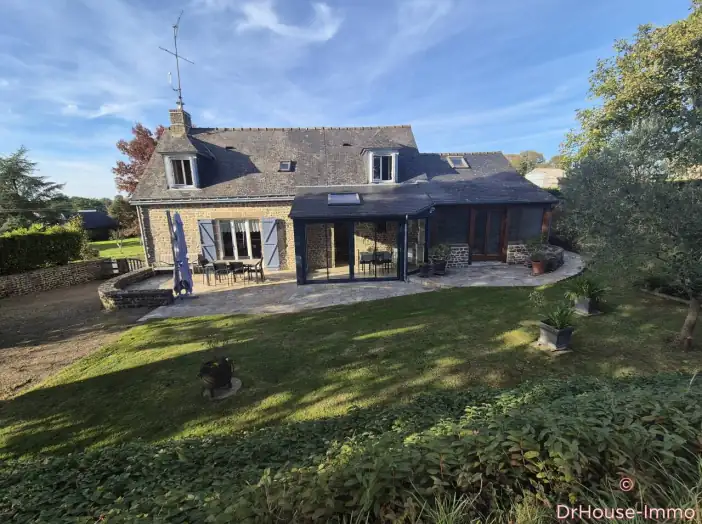 Maison 7 pièces de 111 m² - Gorron (53120)