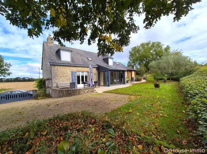 Maison 7 pièces de 111 m² - Gorron (53120)