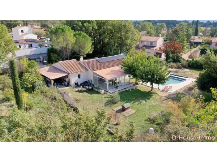 Maison 5 pièces de 142 m² - Garéoult (83136)