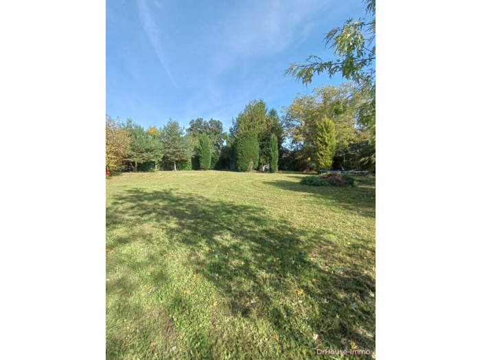 Terrain de 2 560 m² - Châteauroux (36000)