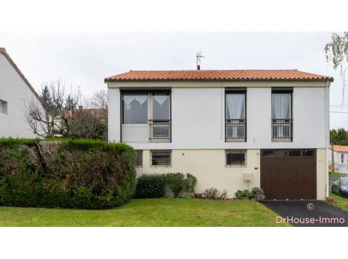 Maison 5 pièces de 106 m² - Saint-Benoît (86280)