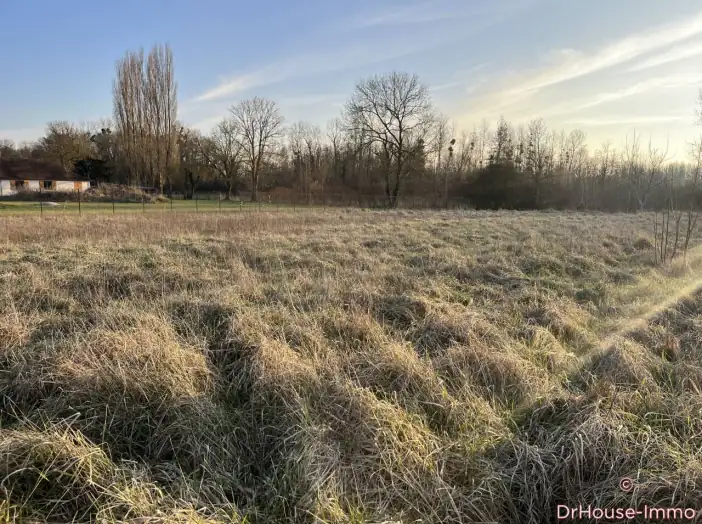 Terrain de 1 899 m² - Saint-Benoît-sur-Seine (10180)