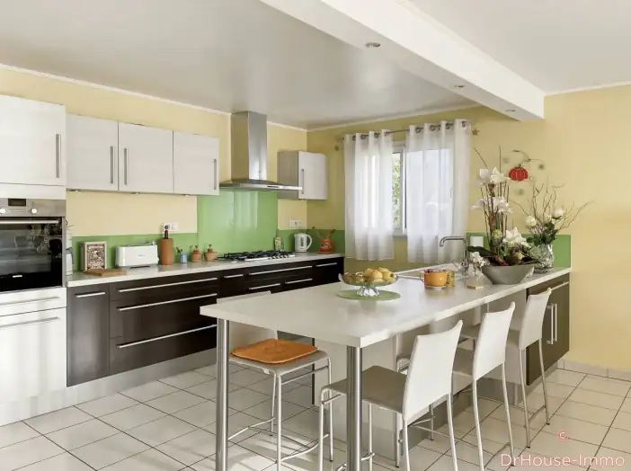 Maison 5 pièces de 152 m² - Belmont-Bretenoux (46130)