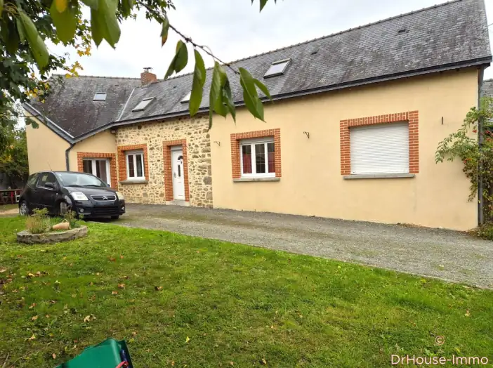 Maison 7 pièces de 140 m² - Mayenne (53100)