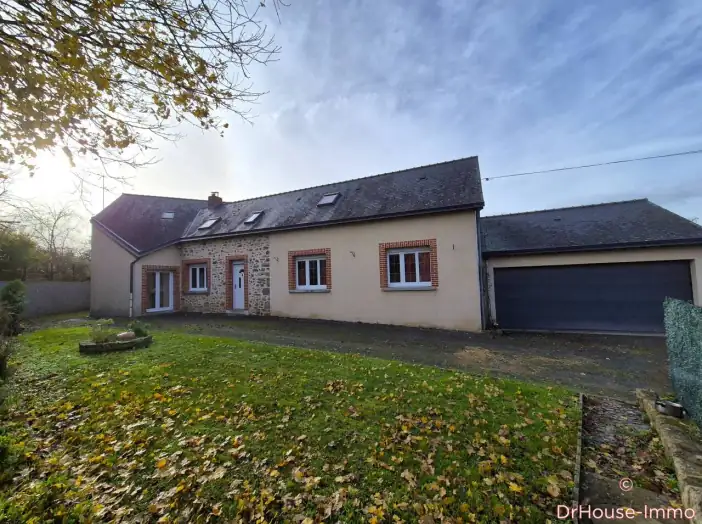 Maison 7 pièces de 140 m² - Mayenne (53100)
