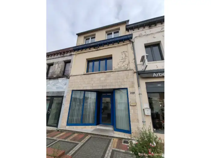 Maison 10 pièces de 274 m² - Nœux-les-Mines (62290)