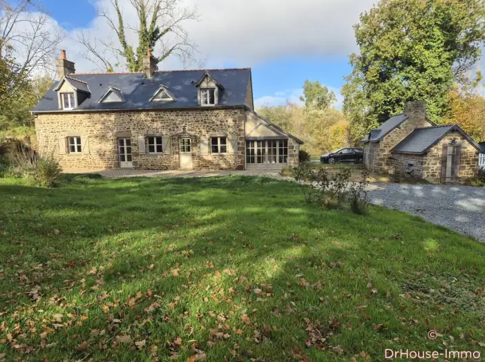 Maison 7 pièces de 130 m² - Gorron (53120)